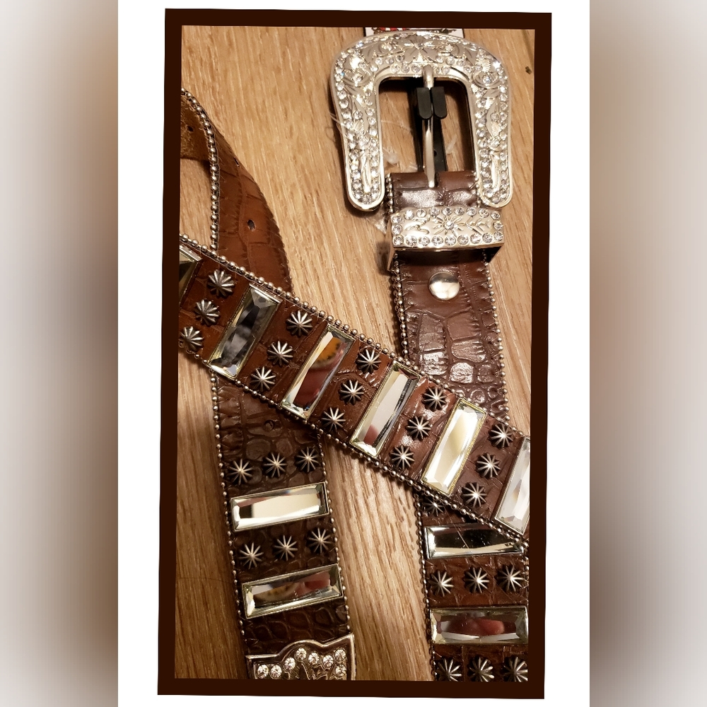 NWT LEATHER BELT....size L - Picture 2 of 3